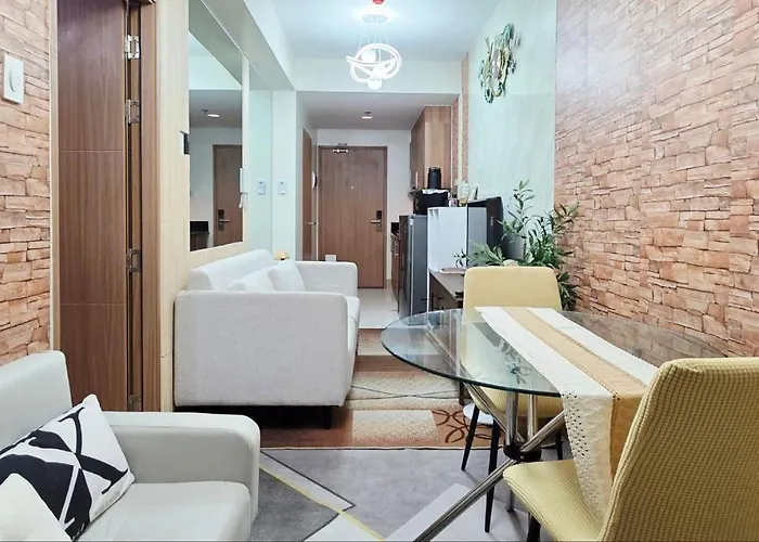 Luxe Vintage With View Mallofasia Airport Hotel